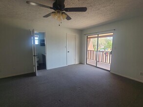 2005 Joy St, Unit #2 in Edinburg, TX - Foto de edificio - Building Photo