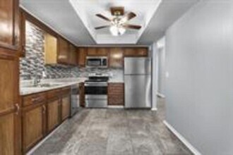 606 NW Valleybrook Rd in Blue Springs, MO - Building Photo - Building Photo