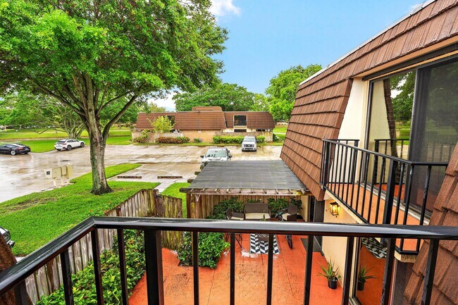 1802 18th Ln in Palm Beach Gardens, FL - Building Photo - Building Photo