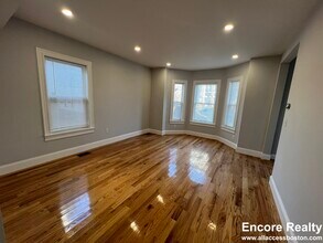 374 Beacon St, Unit #1 in Somerville, MA - Building Photo - Building Photo