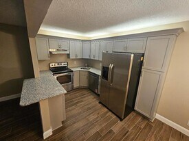 706 Sunny Pine Way, Unit D1 in Greenacres, FL - Building Photo