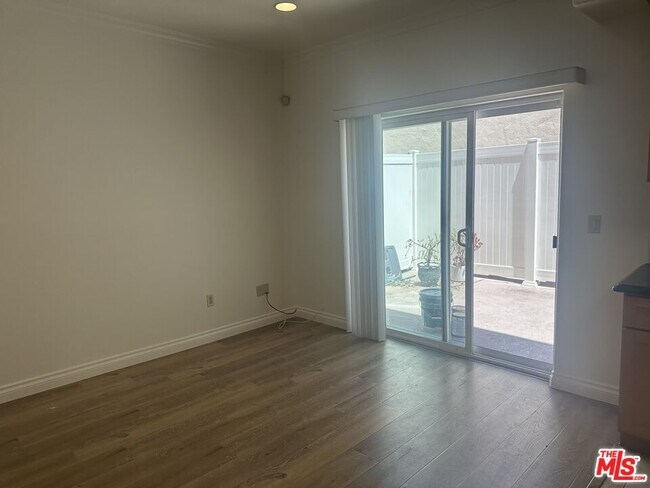 2307 Mira Vista Ave in Montrose, CA - Building Photo - Building Photo