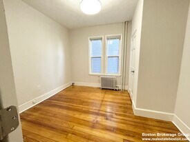 157 E Cottage St, Unit #3 in Boston, MA - Building Photo
