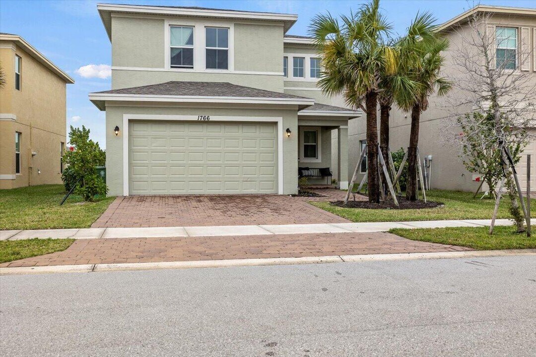 1766 NW Cataluna Cir in Port St. Lucie, FL - Building Photo