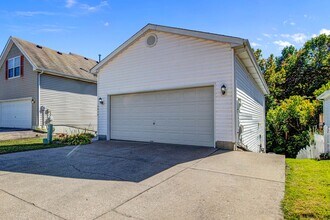 5820 Lake Erie Dr in Louisville, KY - Building Photo - Building Photo