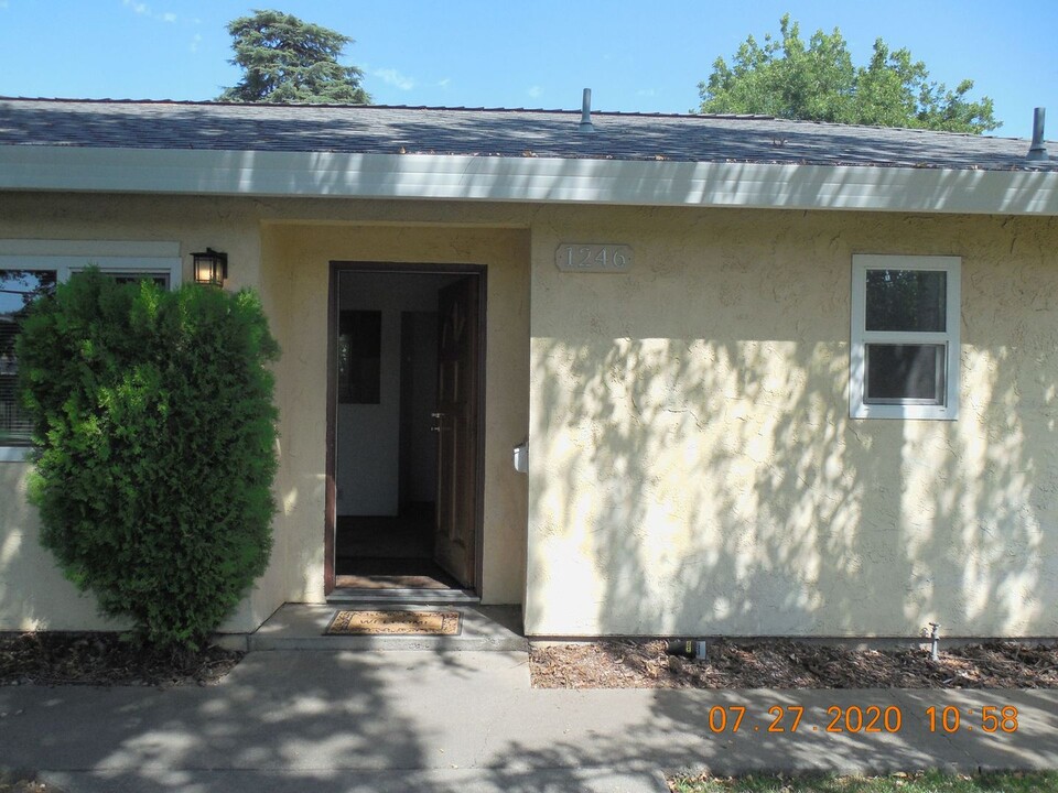 1246 W 5th St in Chico, CA - Building Photo