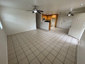 7513 Addison Way in Sacramento, CA - Foto de edificio - Building Photo