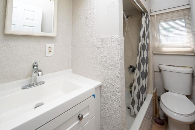 53 Main St in Cohoes, NY - Foto de edificio - Building Photo