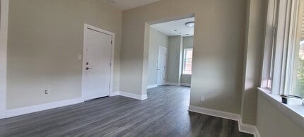 2306 S Oakley Ave, Unit 2 in Chicago, IL - Foto de edificio - Building Photo