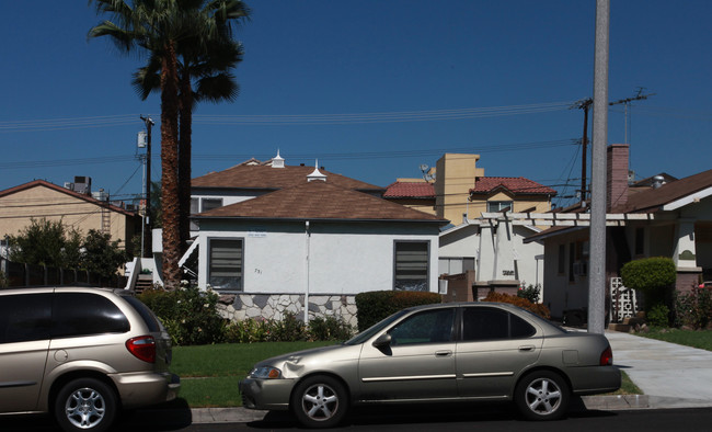 731 E Orange Grove Ave in Burbank, CA - Building Photo - Building Photo