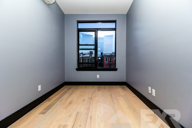 148 Meserole St-Unit -4R in Brooklyn, NY - Foto de edificio - Building Photo