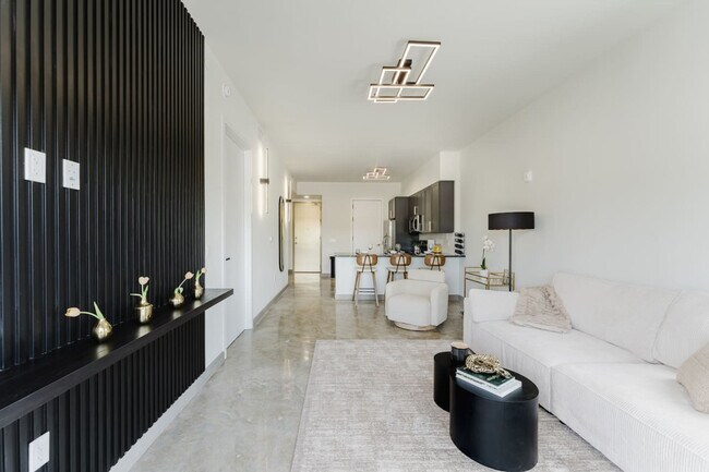 2750 Griffin Rd in Fort Lauderdale, FL - Building Photo - Building Photo