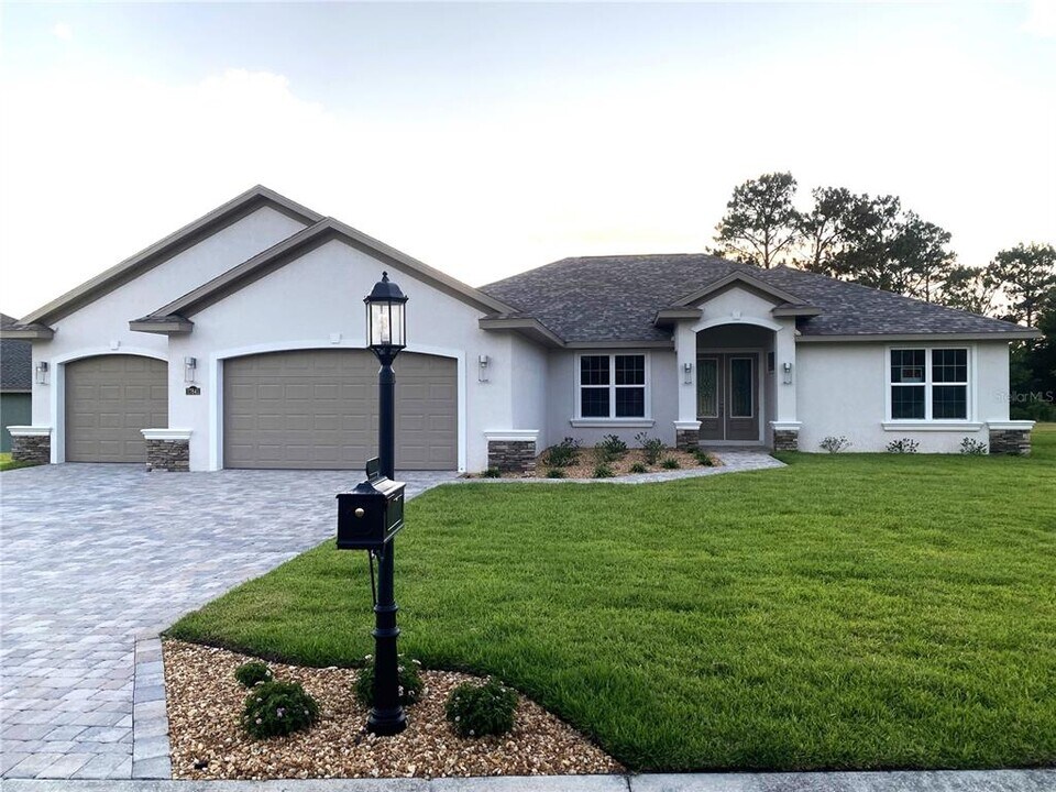17841 SW 72nd St in Dunnellon, FL - Building Photo