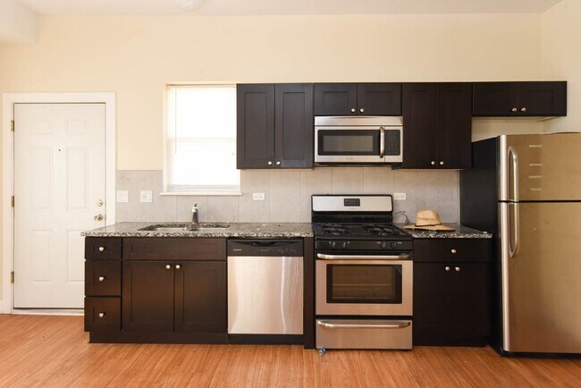 4748 N Kenneth Ave, Unit 2 in Chicago, IL - Building Photo - Building Photo