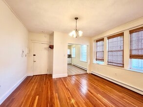 1625 Commonwealth Ave, Unit 10 in Boston, MA - Foto de edificio - Building Photo