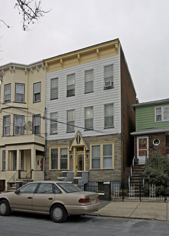 50 Grace St in Jersey City, NJ - Foto de edificio - Building Photo