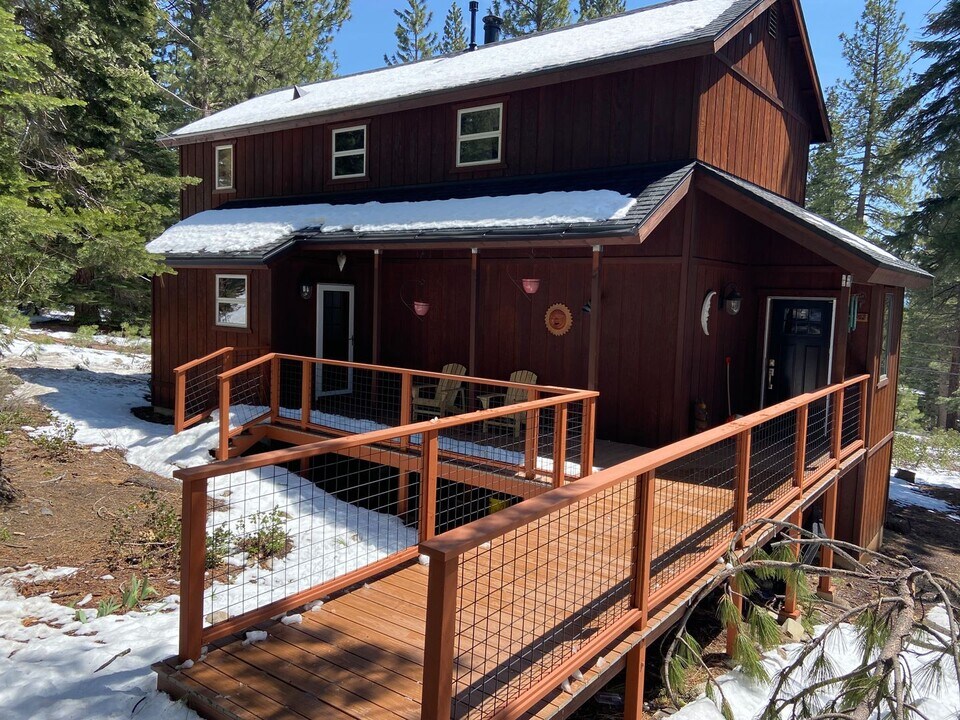 11963 Rainbow Dr in Truckee, CA - Building Photo