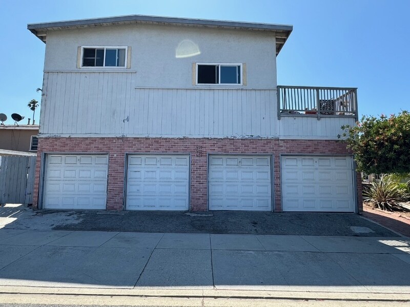 1422 Manhattan Beach Blvd, Unit 1422 in Manhattan Beach, CA - Building Photo