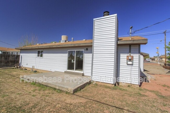 5206 Foothills Dr in Farmington, NM - Building Photo - Building Photo