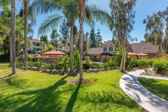 The Palms at Laguna Niguel in Laguna Niguel, CA - Foto de edificio - Building Photo