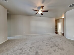 9049 NW 143rd St in Yukon, OK - Foto de edificio - Building Photo