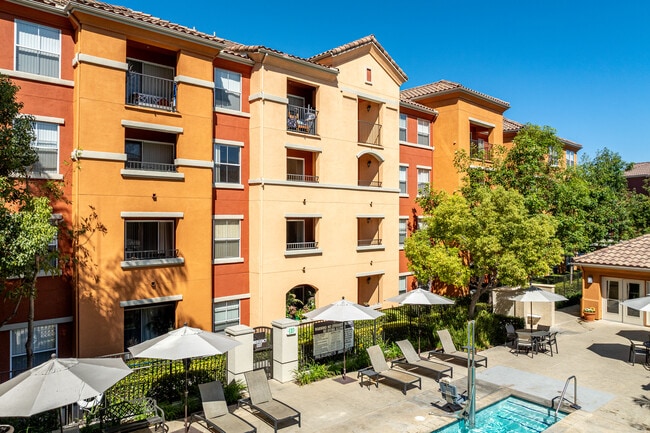 Emerald Isle in Placentia, CA - Foto de edificio - Building Photo