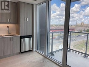 7895 Jane St in Vaughan, ON - Building Photo - Building Photo
