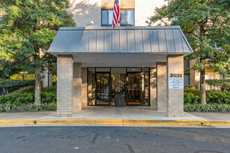 Woodlake Towers III in Falls Church, VA - Building Photo - Building Photo