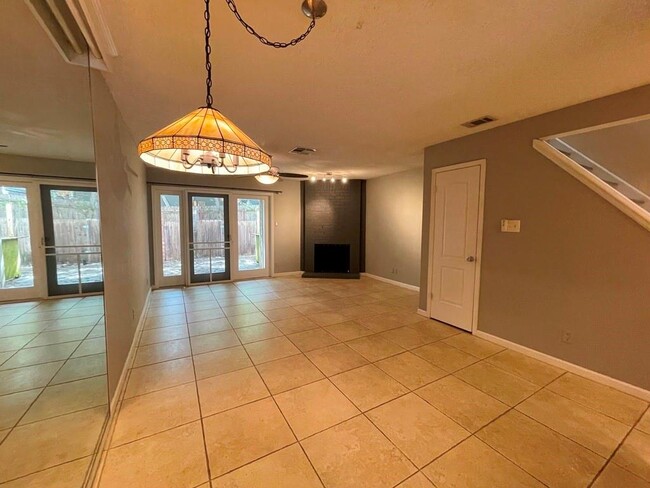 3801 Menchaca Rd in Austin, TX - Foto de edificio - Building Photo