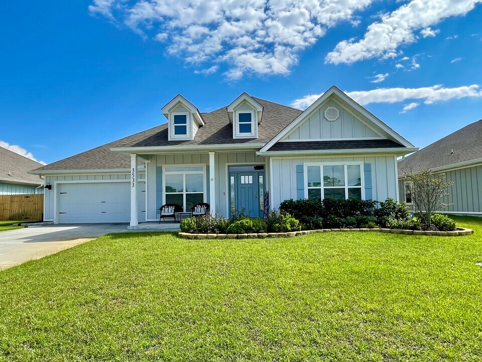 3533 Sailfish Dr in Gulf Breeze, FL - Foto de edificio
