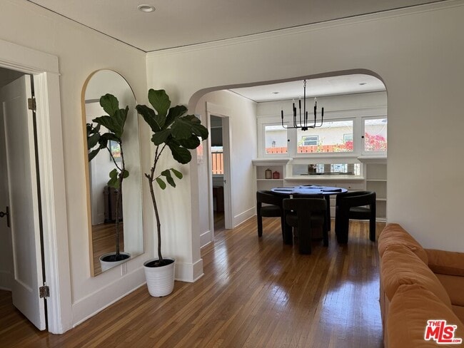 531 Burchett St in Glendale, CA - Building Photo - Building Photo