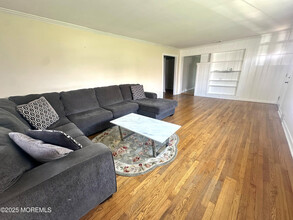64 Locust Ave in West Long Branch, NJ - Building Photo - Building Photo