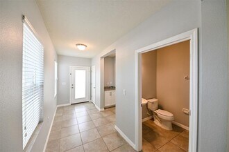 19200 Roseate Dr in Lutz, FL - Building Photo - Building Photo