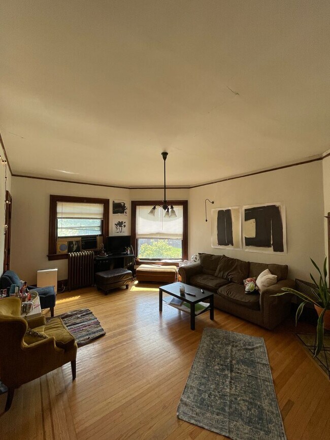 property at 2531 N Farwell Ave