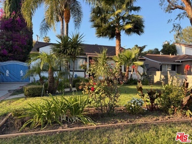 14843 Morrison St in Los Angeles, CA - Building Photo - Building Photo