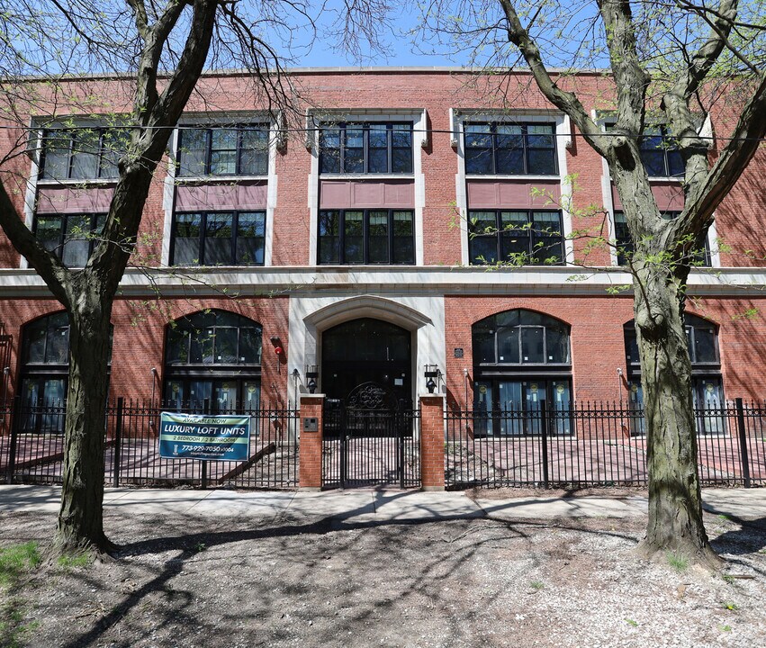 4046 N Hermitage Ave in Chicago, IL - Building Photo