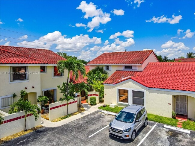 property at 1612 San Remo Cir