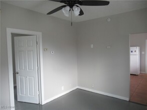 5137 Miller Ave in Maple Heights, OH - Building Photo - Building Photo
