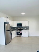 310 E 7th St in Hialeah, FL - Building Photo - Building Photo