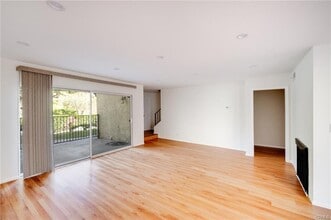 7727 Vía Napoli in Burbank, CA - Building Photo - Building Photo