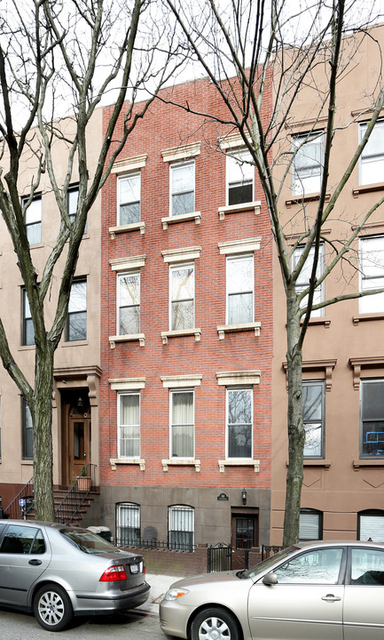 566 Henry St in Brooklyn, NY - Building Photo