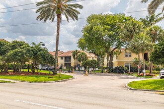 Royal Poinciana Condominium in Pompano Beach, FL - Building Photo - Building Photo