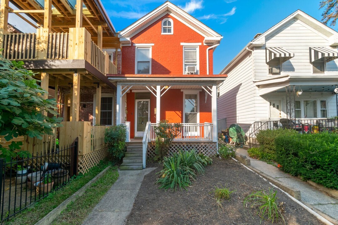 3360 Hickory Ave in Baltimore, MD - Foto de edificio