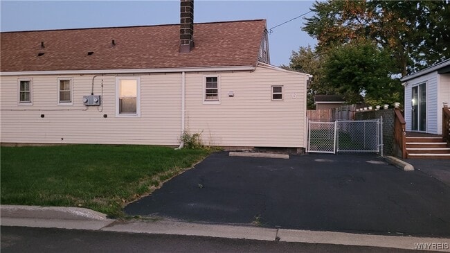 property at 6 Balzac Ct