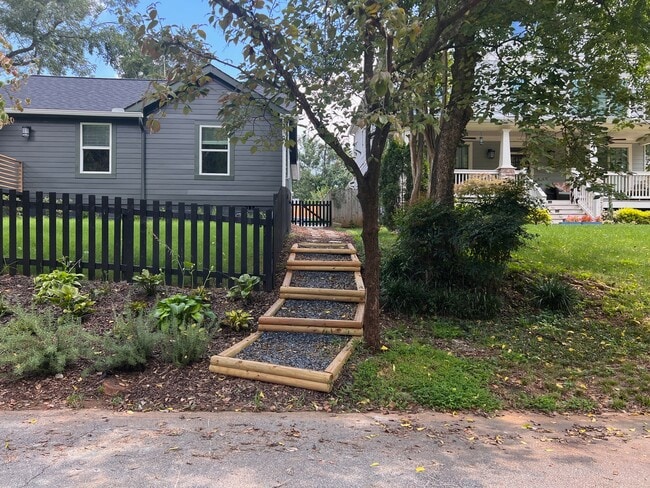 496 Glenwood Plz SE, Unit B in Atlanta, GA - Building Photo - Building Photo