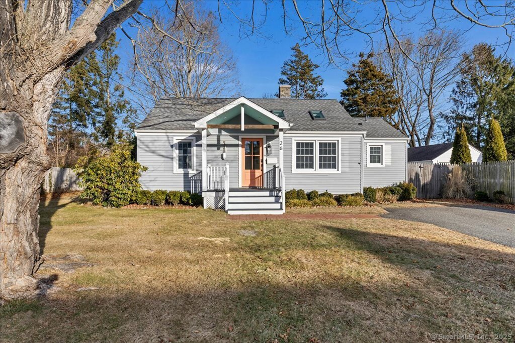 26 Cedar Island Ave in Clinton, CT - Building Photo