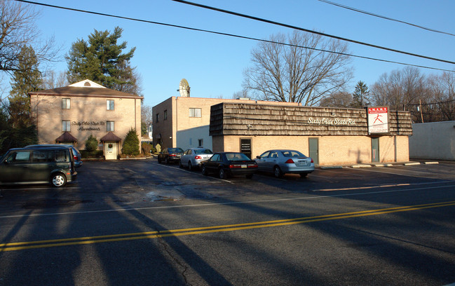 Sixty Olde State Rd. Apartments in Media, PA - Foto de edificio - Building Photo