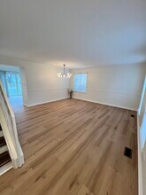 666 Mariner Dr in Elgin, IL - Building Photo - Building Photo