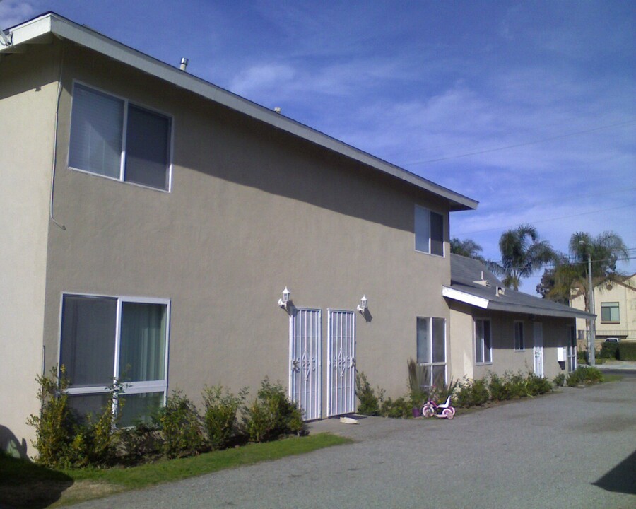 728 Clay Ave in Huntington Beach, CA - Building Photo