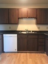 2355 Chalet Gardens Rd in Fitchburg, WI - Foto de edificio - Building Photo